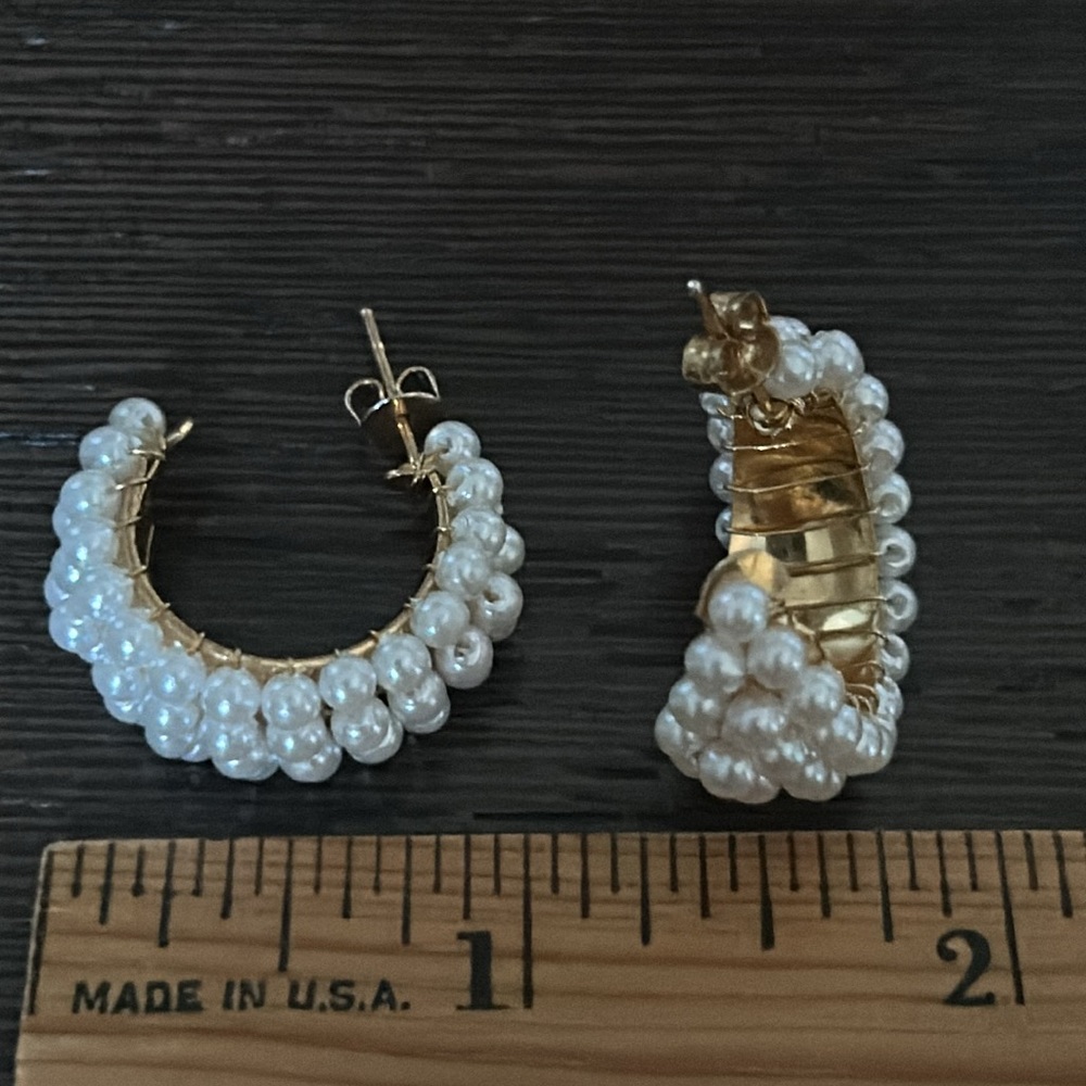 VTG NWOT Pair Faux Pearl Earrings on gold color half hoops - Picture 8 of 13